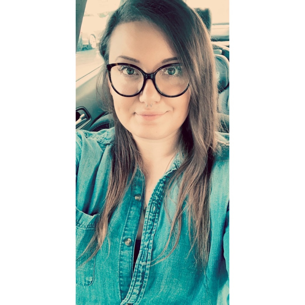 Meet your Posher, Alicia